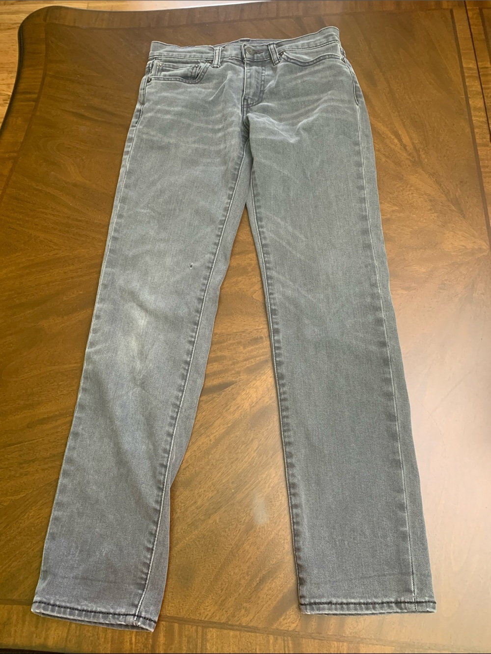 🇺🇸 Levi's gray denim jeans with metal logo button